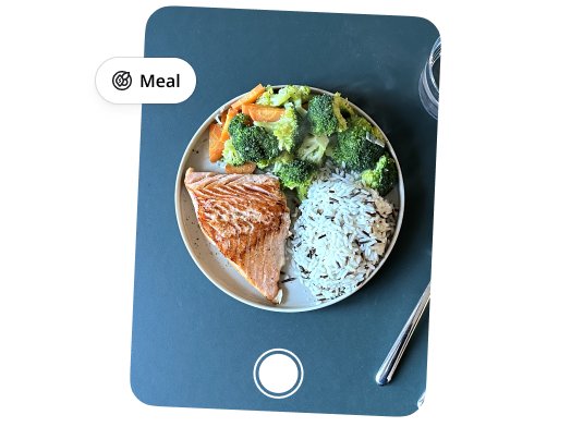 SNAQ app showing photo-based meal logging with instant carb breakdown